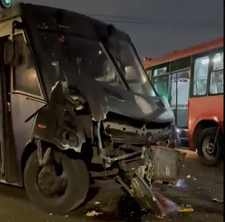 Choca camión de la SSC y Metrobus