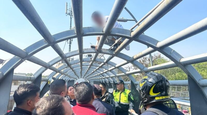 Estaba sobre del puente de Troncoso y movilizó a toda la policía de la V.C.
